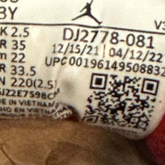 Jordan Boy's Air 7 Retro BG Black/Citrus/Varsity Red - Picture 10 of 10